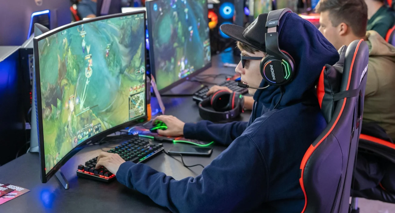Online Gaming Industry: Growth, Trends, and Future Prospects